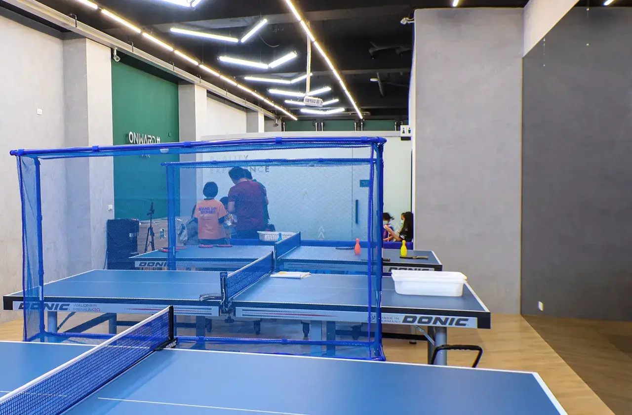 連續牆面遇到突起所形成的陰角