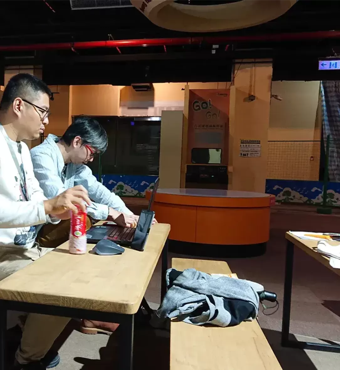 台北捷運北投會館-逃生體驗營大廳 裝修施工案場的現場管理工程師